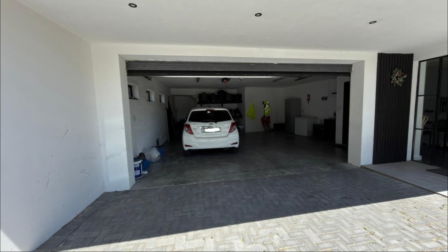 5 Bedroom Property for Sale in Elim Western Cape